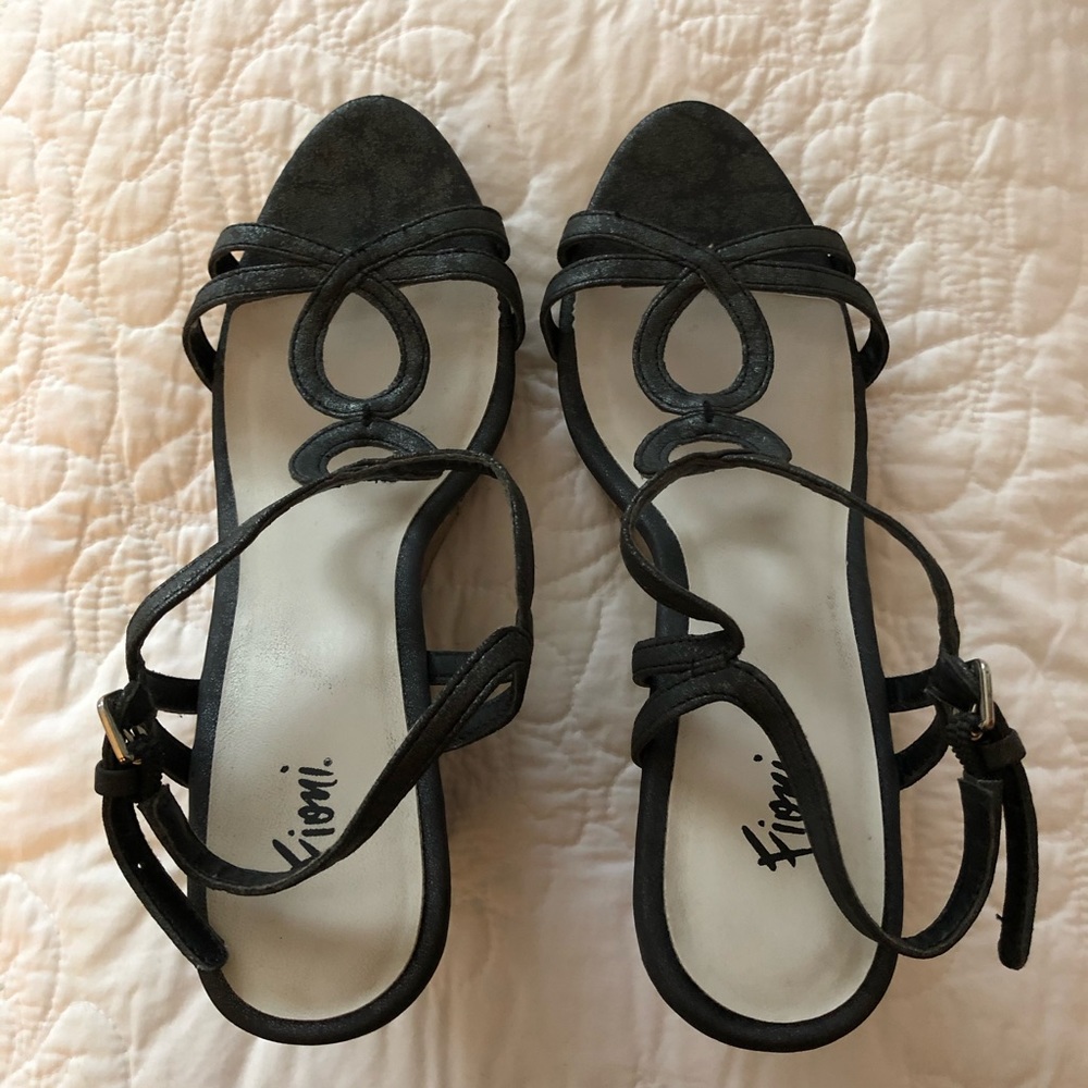 Fioni Women’s Black Wedge Sandal